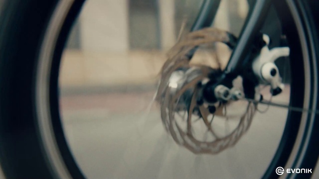 Video Reference: Bicycle tire, Automotive tire, Automotive lighting, Tire, Wheel, Motor vehicle, Rim, Bicycle wheel, Window, Alloy wheel