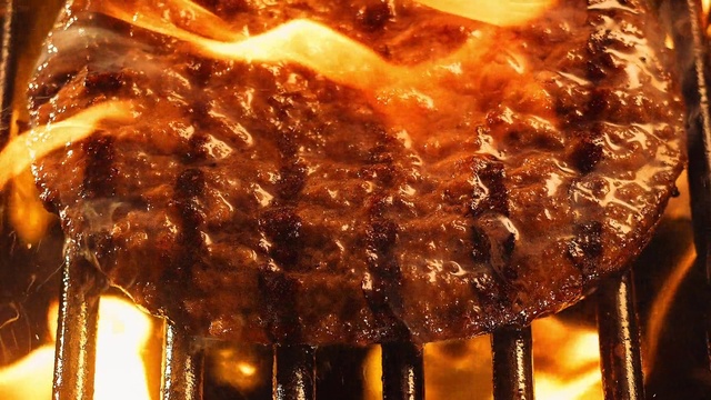 Video Reference: Light, Amber, Food, Flame, Ingredient, Fire, Recipe, Automotive lighting, Rib, Wood