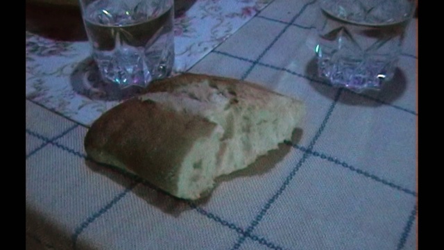 Video Reference: Food, Staple food, Bun, Fast food, Ingredient, Loaf, Potato bread, Bread, Graham bread, Gluten