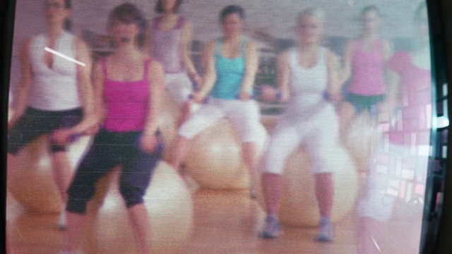 Video Reference: Leg, Thigh, Entertainment, Waist, Shorts, Performing arts, Fun, Leisure, Summer, Dance