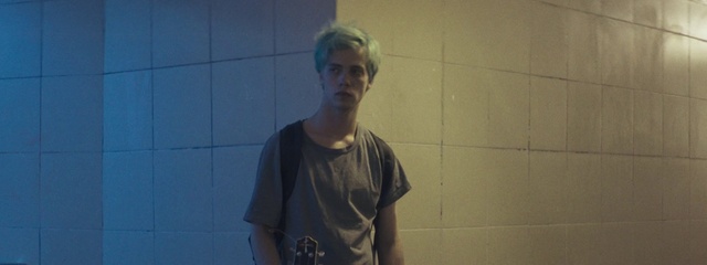 Video Reference: Flash photography, Jaw, Vision care, Sleeve, Eyewear, T-shirt, Elbow, Tints and shades, Chest, Electric blue