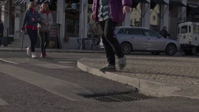 Video Reference: Footwear, Tire, Wheel, Land vehicle, Car, Vehicle, Leg, Automotive tire, Road surface, Standing
