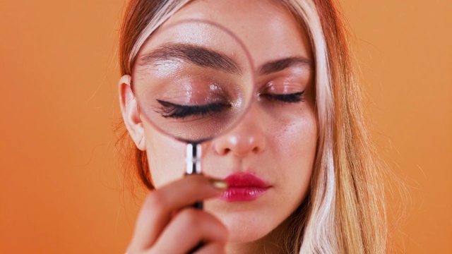 Video Reference: Nose, Cheek, Skin, Lip, Chin, Hand, Vision care, Lipstick, Eyebrow, Mouth