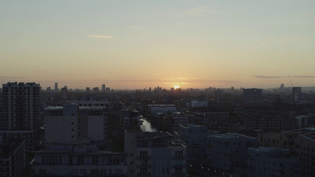 Video Reference: Cloud, Sky, Building, Tower block, Afterglow, Cityscape, Red sky at morning, Dusk, Urban design, Sunrise