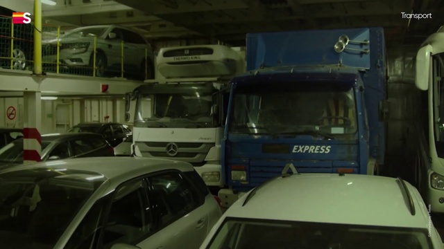 Video Reference: Automotive parking light, Vehicle, Car, Motor vehicle, Bus, Automotive lighting, Automotive side-view mirror, Hood, Mode of transport, Automotive exterior