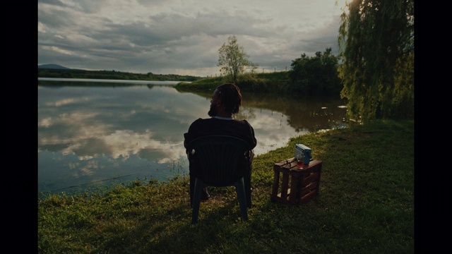 Video Reference: Cloud, Water, Sky, Plant, Water resources, People in nature, Human, Flash photography, Natural landscape, Tree