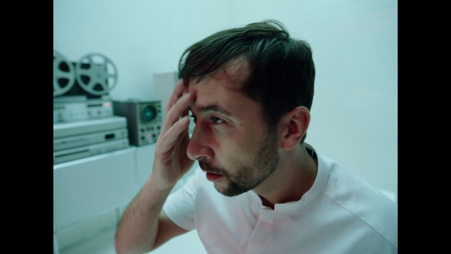 Video Reference: Forehead, Nose, Chin, Hairstyle, Vision care, Eyelash, Beard, Ear, Jaw, Neck