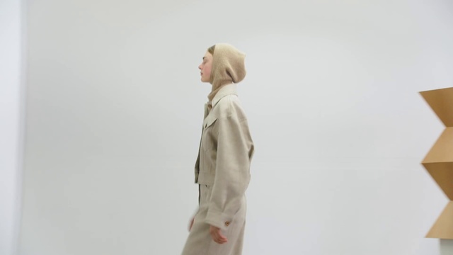 Video Reference: Coat, Sleeve, Gesture, Dress shirt, Blazer, Art, Fashion design, Street fashion, Waist, Knee