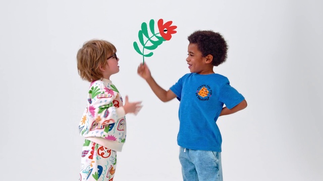 Video Reference: Arm, Sleeve, Happy, Gesture, Art, Finger, Balloon, T-shirt, Fun, Font