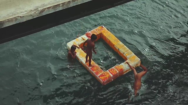 Video Reference: Water, Boats and boating--Equipment and supplies, Naval architecture, Lifebuoy, Lake, Leisure, Recreation, Personal protective equipment, Sports, Vehicle