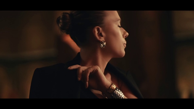 Video Reference: Lip, Eyebrow, Eyelash, Flash photography, Neck, Gesture, Earrings, Bun, Entertainment, Performing arts