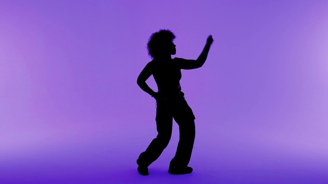 Video Reference: Leg, People in nature, Purple, Gesture, Happy, Violet, Performing arts, Entertainment, Magenta, Electric blue