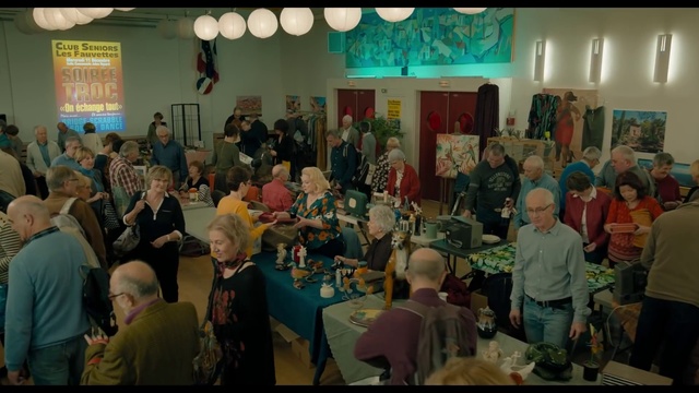 Video Reference: Table, Chair, Sharing, Crowd, Suit, Leisure, Event, Tableware, T-shirt, Conversation