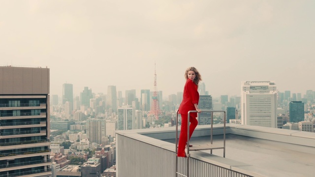 Video Reference: Skyscraper, Sky, Building, Leg, Flash photography, Tower block, Street fashion, Fashion design, City, Thigh
