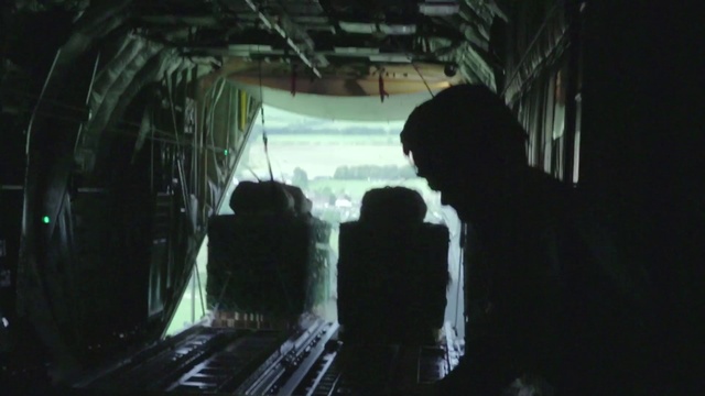 Video Reference: Automotive lighting, Darkness, City, Fun, Event, Windshield, Midnight, Night, Room, Glass