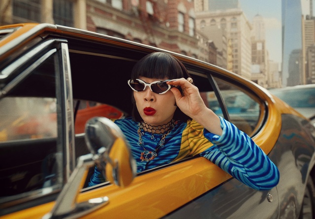 Video Reference: Glasses, Car, Vision care, Goggles, Vehicle, Sunglasses, Automotive lighting, Motor vehicle, Hood, Eyewear