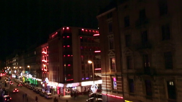 Video Reference: Building, Window, Light, Automotive lighting, Electricity, Street light, Sky, Facade, City, House