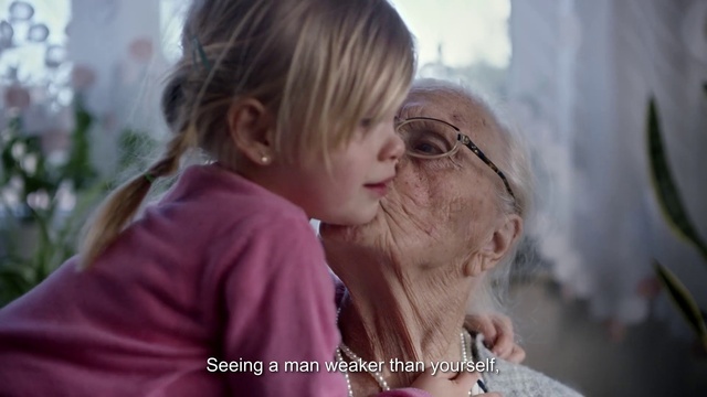 Video Reference: Ear, Happy, Gesture, Eyelash, Flash photography, People in nature, Event, Leisure, Jewellery, Blond