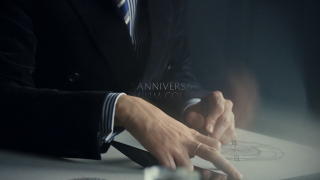 Video Reference: Hand, Hood, Gesture, Automotive design, Finger, Automotive lighting, Wrist, Vehicle door, Thumb, Font