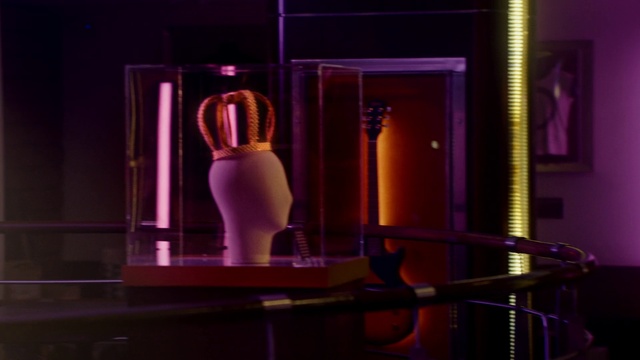 Video Reference: Purple, Sculpture, Pink, Violet, Art, Material property, Shelving, Entertainment, Magenta, Neon