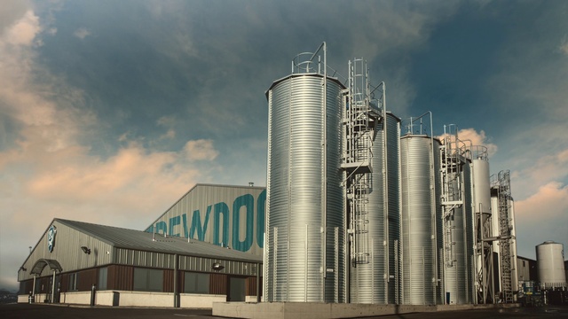 Video Reference: Cloud, Sky, Building, Silo, Urban design, Skyscraper, Tower block, Gas, City, Facade