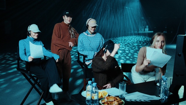 Video Reference: Tableware, Blue, Chair, Table, Leisure, T-shirt, Cap, Fun, Event, Entertainment