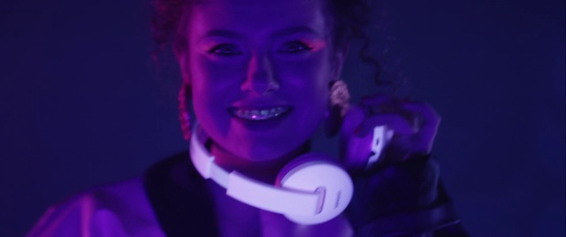 Video Reference: Smile, Purple, Human body, Flash photography, Musician, Jaw, Musical instrument, Entertainment, Beard, Music artist