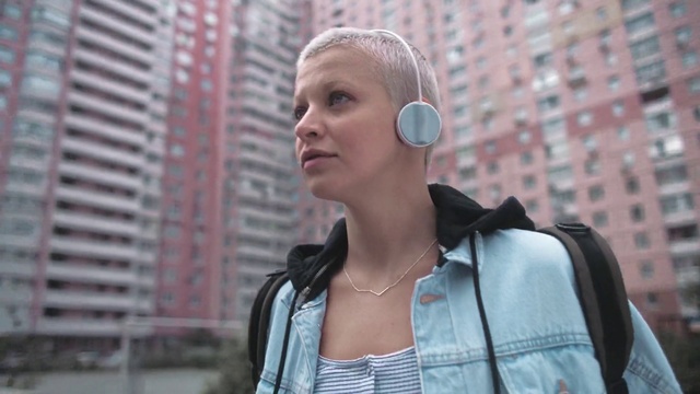 Video Reference: Face, Lip, Street fashion, Eyewear, Audio equipment, Flash photography, Cool, Necklace, Jewellery, Blond