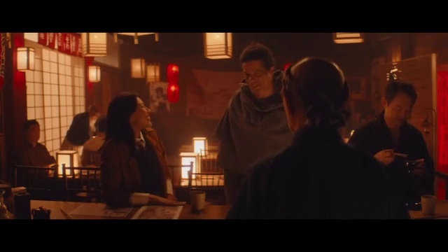 Video Reference: Flash photography, Entertainment, Font, Midnight, Fun, Event, Darkness, Conversation, Room, Hat