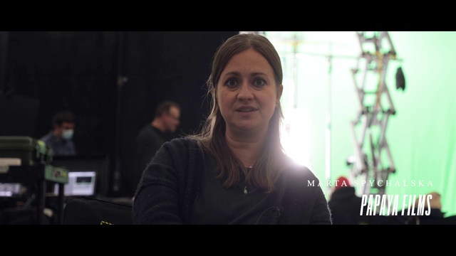 Video Reference: Flash photography, Adaptation, Fun, Event, Music artist, Entertainment, Speech, Jewellery, Necklace, Midnight