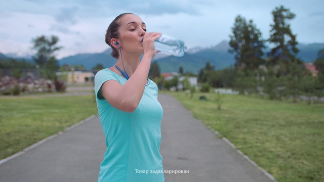 Video Reference: Cloud, Sky, Plant, Tree, Flash photography, Happy, Gesture, Travel, People in nature, Grass