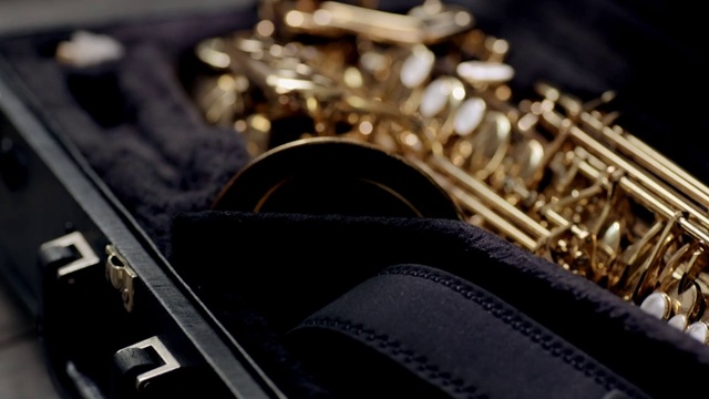 Video Reference: Hood, Helmet, Automotive design, Automotive tire, Font, Automotive exterior, Metal, Electric blue, Audio equipment, Personal protective equipment