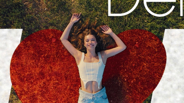 Video Reference: Hairstyle, Facial expression, People in nature, Smile, Organ, Nature, Fashion, Plant, Flash photography, Happy