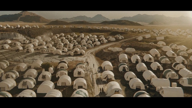 Video Reference: Vertebrate, Sky, Mammal, Mountain, Landscape, Tints and shades, Circle, Monochrome photography, Event, History