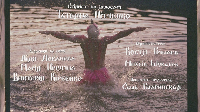 Video Reference: Ecoregion, People in nature, Nature, Natural environment, Natural landscape, Happy, Flash photography, Organism, Gesture, Cloud