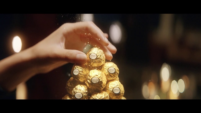 Video Reference: Flash photography, Gesture, Finger, Thumb, Jewellery, Event, Circle, Recreation, Nail, Metal