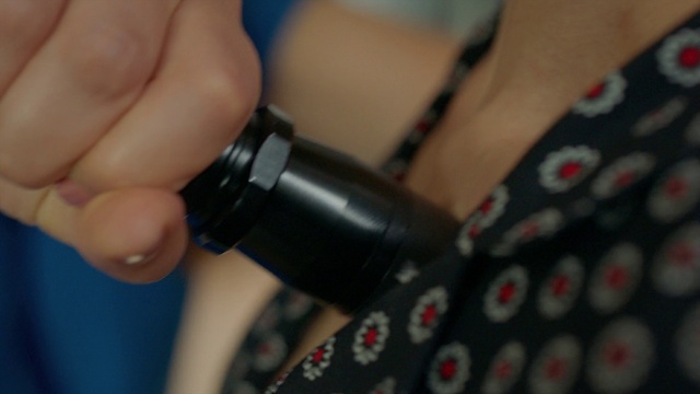 Video Reference: Hand, Leg, Human body, Finger, Gadget, Thumb, Nail, Eyelash, Wrist, Audio equipment