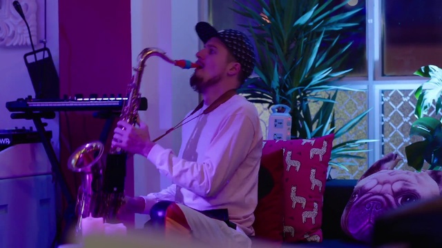 Video Reference: Microphone, Purple, Musical instrument, Plant, String instrument, Reed instrument, String instrument, Performing arts, Violet, Musician