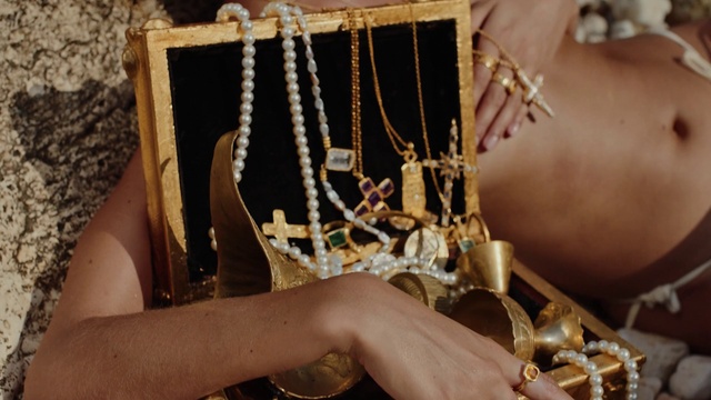 Video Reference: Wood, Gold, Natural material, Jewellery, Metal, Fashion design, Glass, Fashion accessory, Twig, Human leg