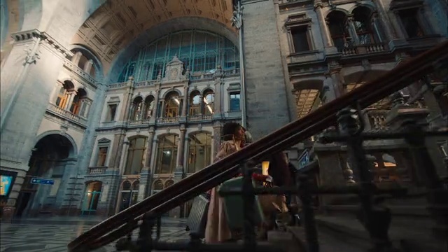 Video Reference: Window, Building, City, Facade, Arch, Arcade, Metal, Medieval architecture, Symmetry, Byzantine architecture