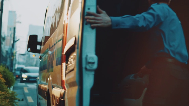 Video Reference: Motor vehicle, Automotive lighting, Vehicle, Automotive design, Automotive exterior, Vehicle door, Automotive tire, Car, Tints and shades, Bumper