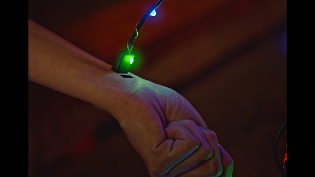 Video Reference: Gesture, Finger, Automotive lighting, Wrist, Circuit component, Audio equipment, Technology, Magenta, Gadget, Cable