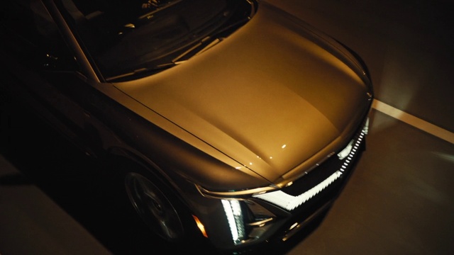 Video Reference: Vehicle, Car, Tire, Grille, Automotive lighting, Hood, Wheel, Automotive design, Automotive tire, Alloy wheel