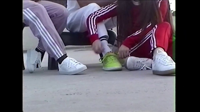 Video Reference: Shoe, Leg, Walking shoe, Knee, Sports gear, Sportswear, Sneakers, Foot, Human leg, Athletic shoe