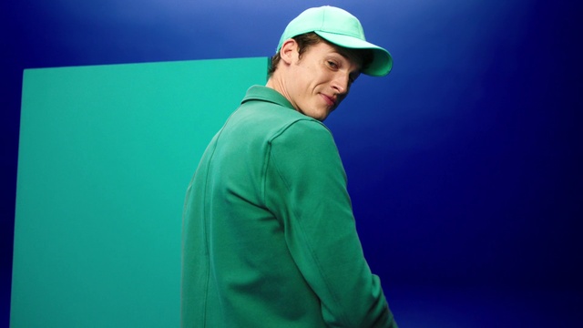 Video Reference: Cricket cap, Cap, Flash photography, Sleeve, Baseball cap, Elbow, Electric blue, T-shirt, Street fashion, Smile