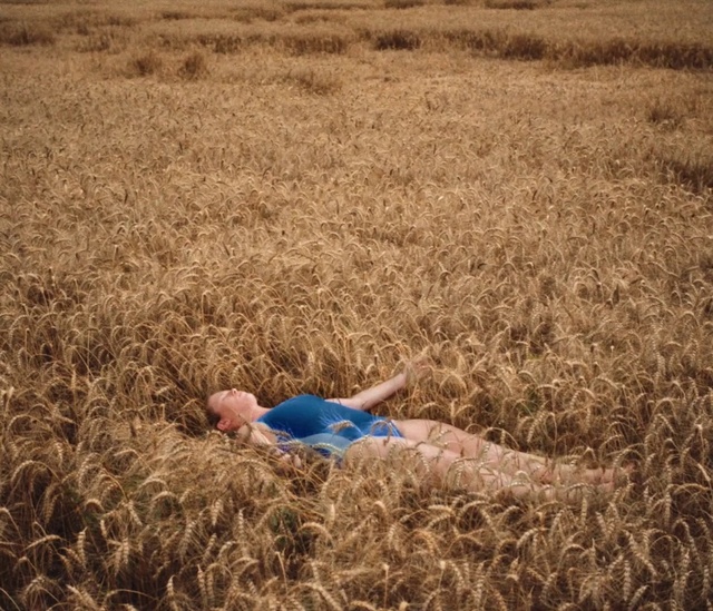 Video Reference: Hat, People in nature, Dress, Happy, Agriculture, Grass, Grassland, Plain, Landscape, Sunglasses