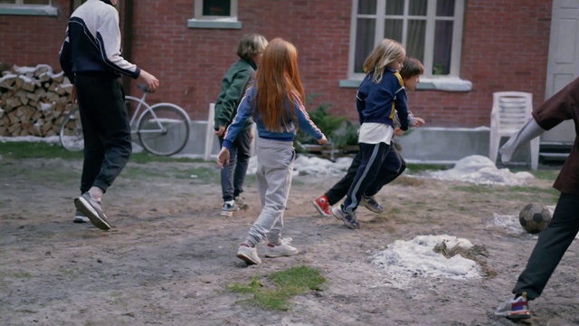 Video Reference: Footwear, Shoe, Window, Tire, Plant, Wheel, Sneakers, Grass, Leisure, Bicycle wheel