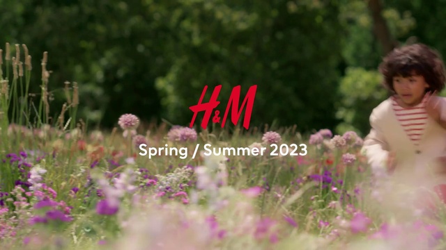 Video Reference: Flower, Plant, People in nature, Natural environment, Natural landscape, Petal, Happy, Vegetation, Sunlight, Grassland