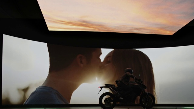 Video Reference: Tire, Wheel, Vehicle, Light, Automotive tire, Automotive lighting, Lighting, Automotive design, Shade, Fender