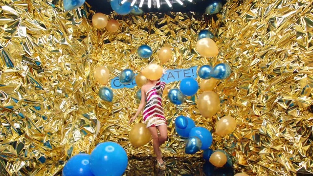 Video Reference: Christmas ornament, Blue, Holiday ornament, Ornament, Christmas decoration, Balloon, Event, Electric blue, Holiday, Jewellery